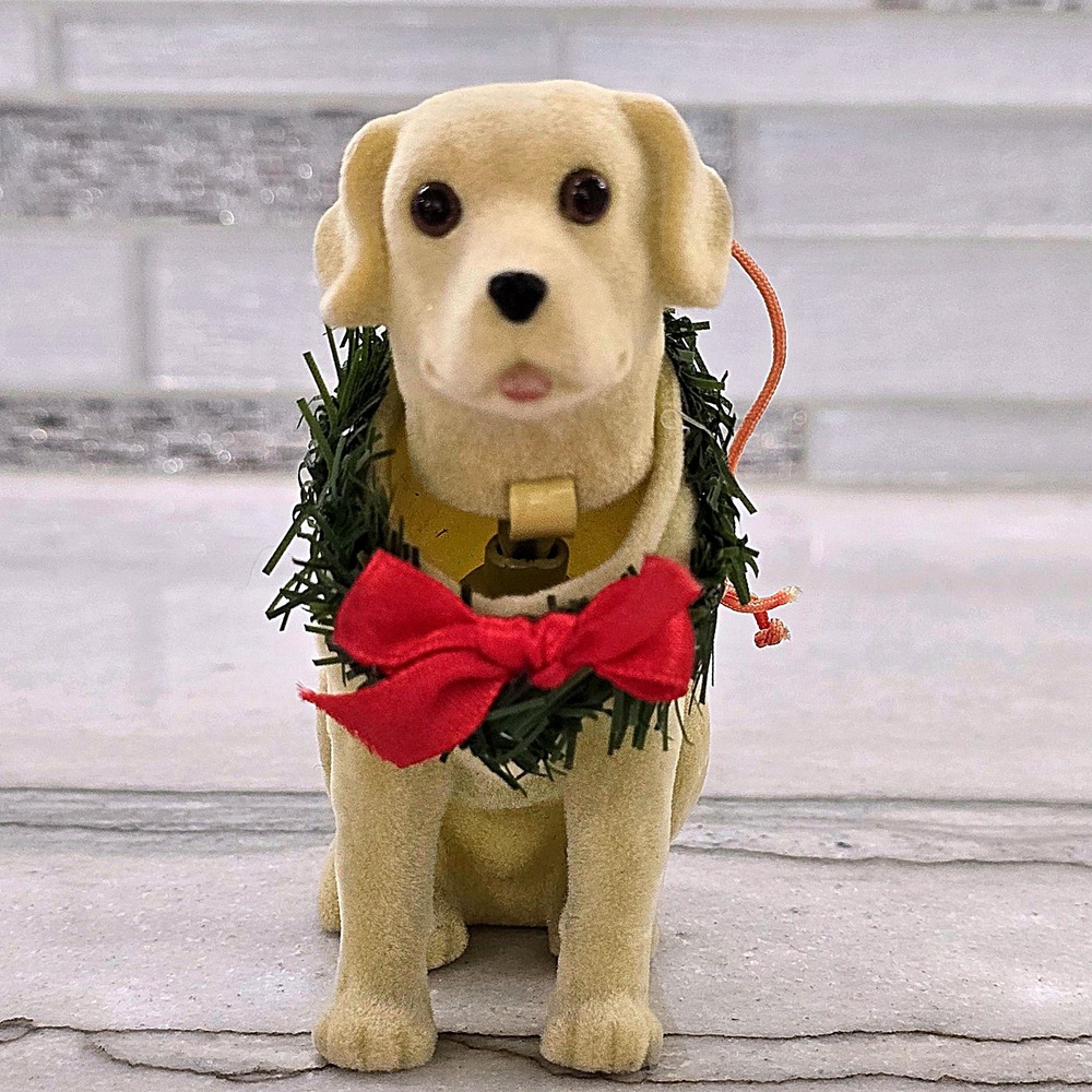 Vintage Flocked Yellow Lab Dog Ornament Christmas Wreath Red Bow Holiday 4"‎